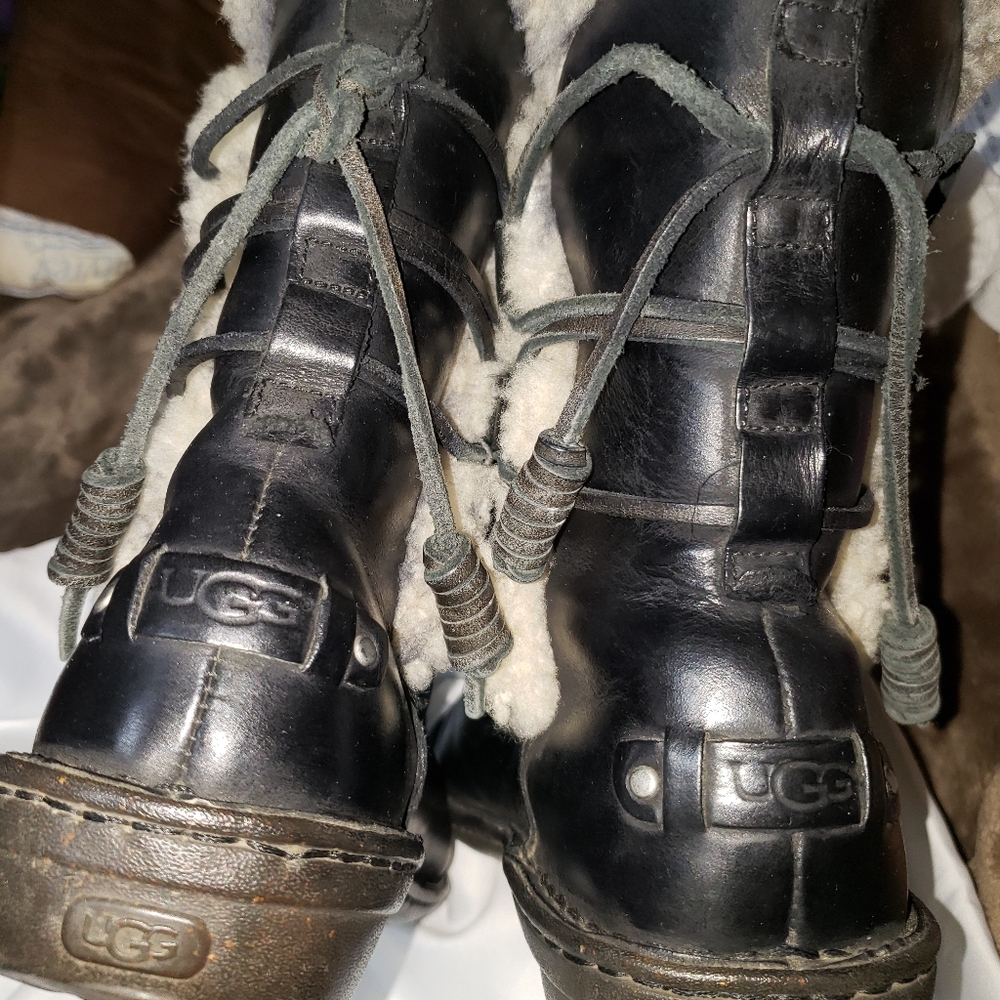 Ugg Caspia Black leather lace up boot